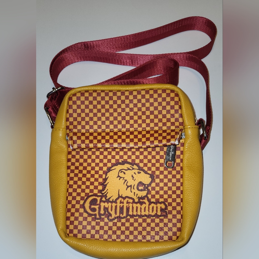 Harry Potter Gryffindor Crossbody Bag, Purse Red And Gold 7.5" tall.